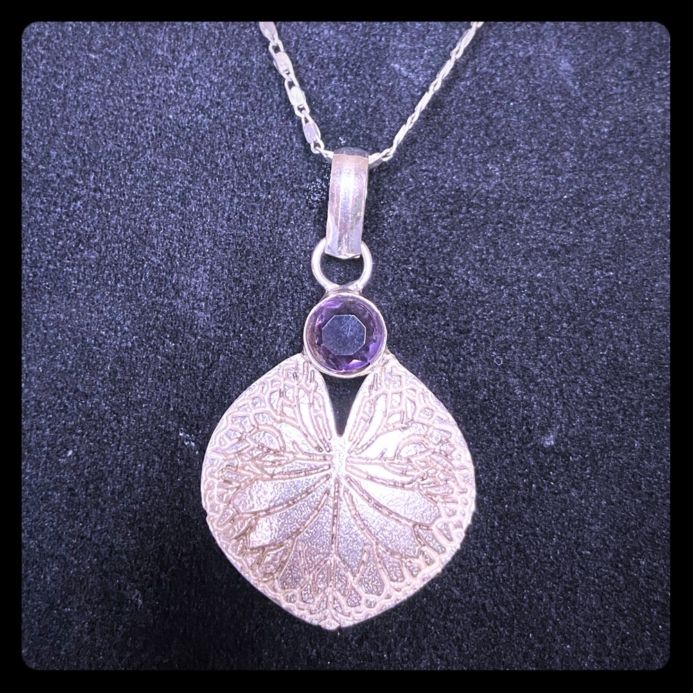 Detailed silver w/amethyst pendant